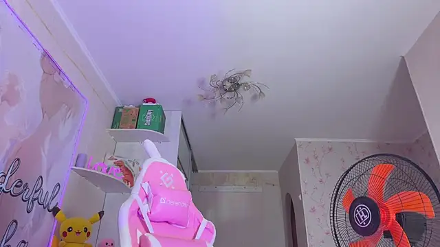 CheekySashaCharm webcam