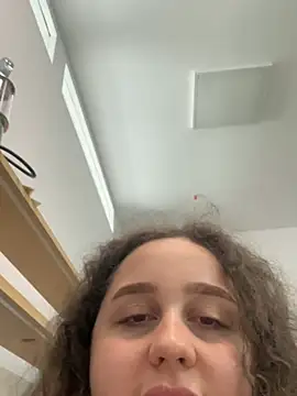 CurlyMaddie webcam