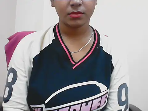 LovingPihu webcam