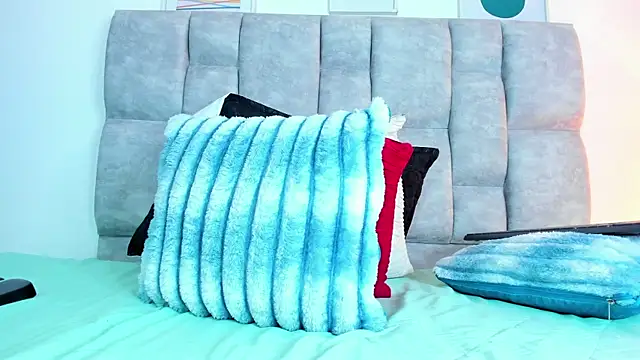 TiffanyFox1 webcam