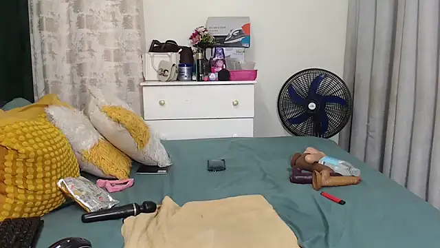 GaggingQueenxx webcam