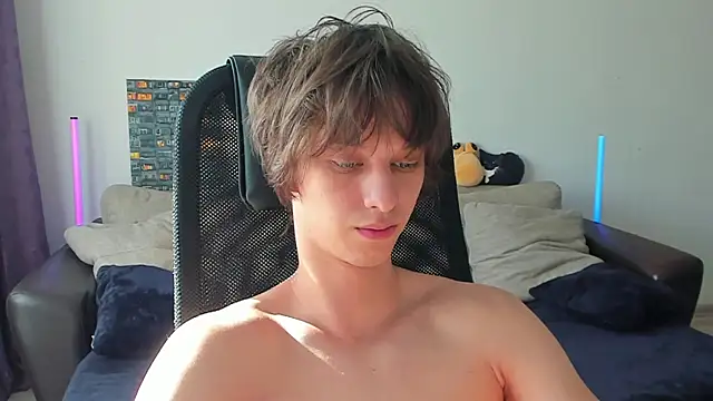 ostin_meow (M twink) - Doggy pose a naked
