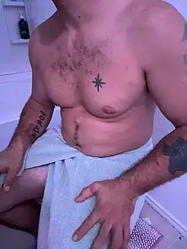 2addictivelyhorny webcam