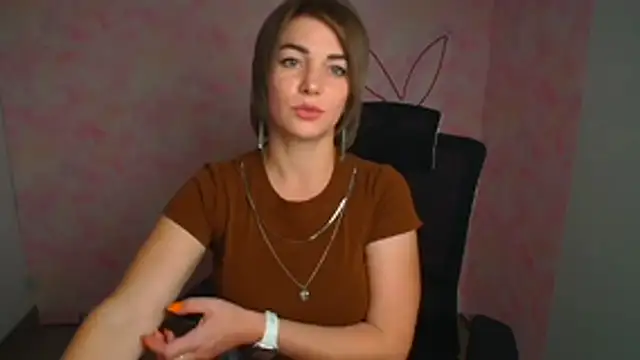 CuttieEmma webcam