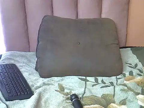 yummy_bubble_butt (F young) - groupshow