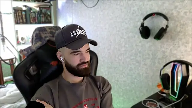 _Serious_Man webcam