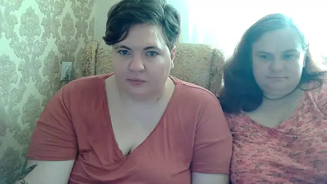 MilaXHelen webcam