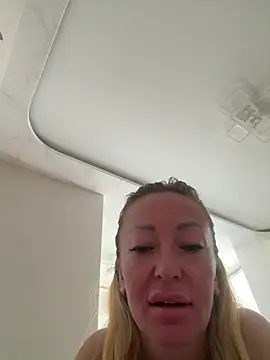 Nolly_moniika__ webcam