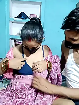 RoyalDesiCouple webcam