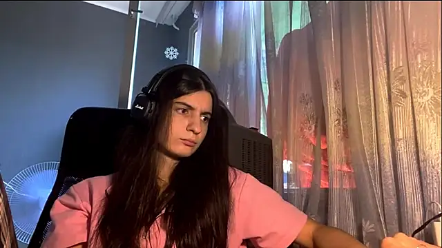 MindaHallmon webcam