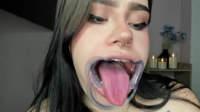 jas_miin (F young) - deep big dildo and saliva