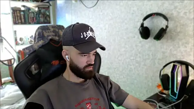 _Serious_Man webcam