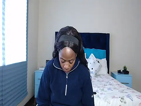 QUEENMANDYY webcam