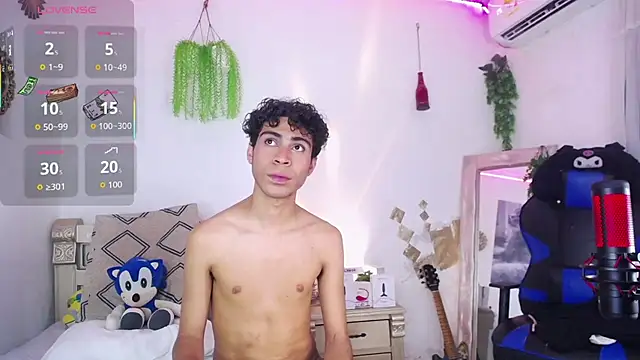 huge_armound webcam