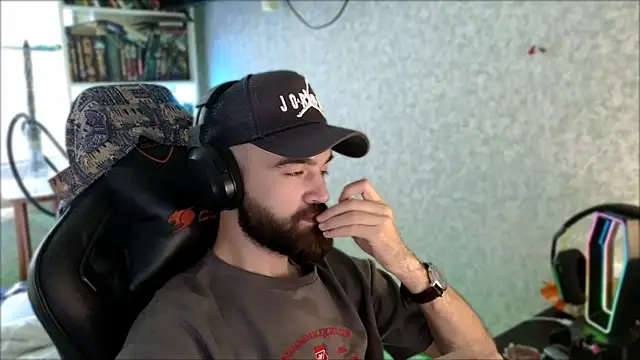 _Serious_Man webcam