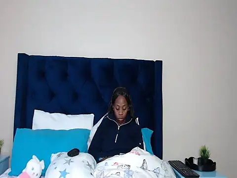 QUEENMANDYY webcam