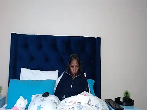 QUEENMANDYY webcam
