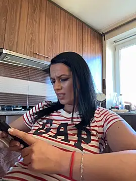 Hotmomcheckk_ webcam