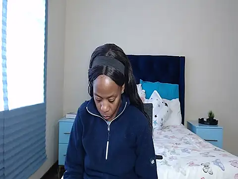 QUEENMANDYY webcam