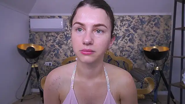 LittleJulii webcam