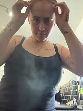 BaddieRiRi224 webcam