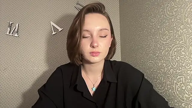 LovieClausing webcam