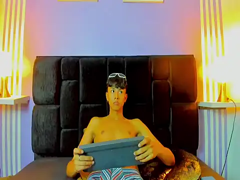 Oustin_ethitan webcam