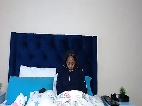 QUEENMANDYY webcam