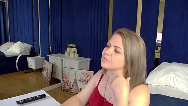 AdeleRavelle live cam on StripChat