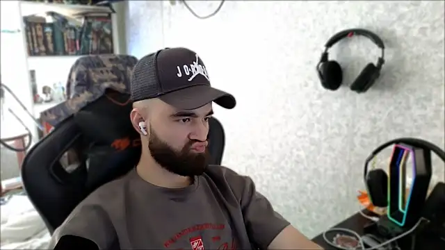 _Serious_Man webcam