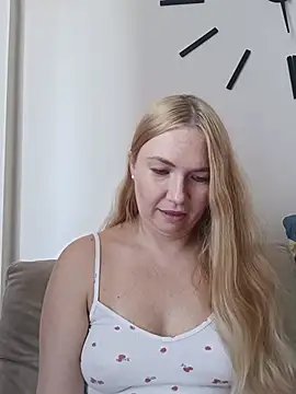 KisaVixen live cam on StripChat