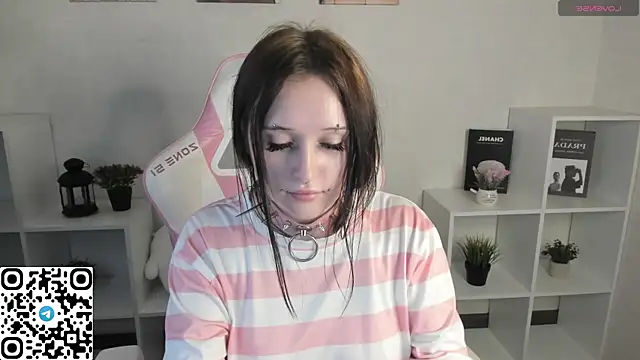 Emma-Blissa live cam on StripChat