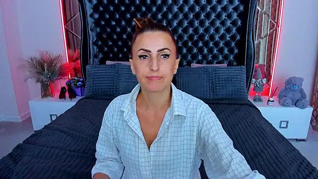 Rebecca_Diamond live cam on StripChat