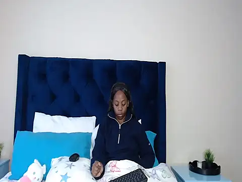 QUEENMANDYY webcam