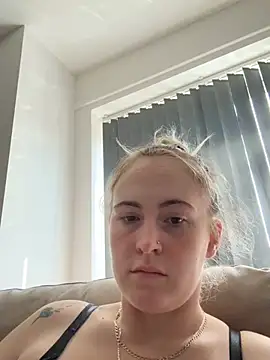 BaddieRiRi224 webcam
