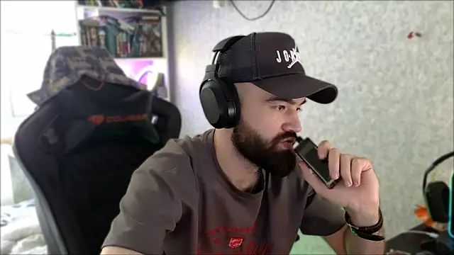 _Serious_Man webcam