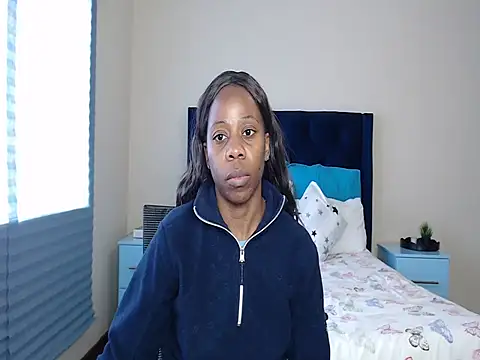 QUEENMANDYY webcam