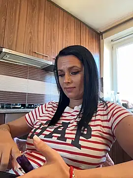 Hotmomcheckk_