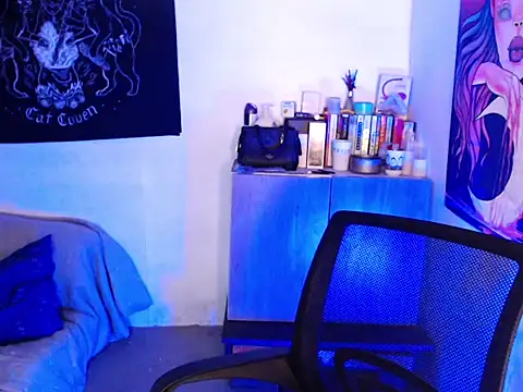 MelindaOnDuty_ webcam