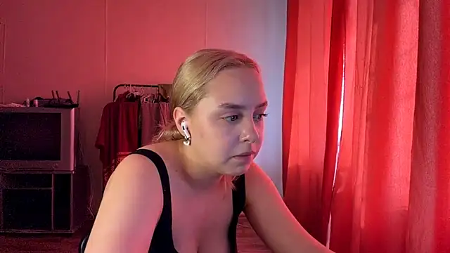 ZoraDearmon webcam