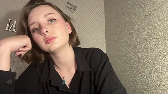 LovieClausing webcam