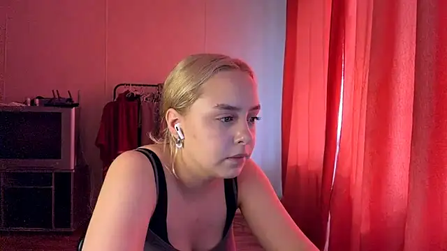 ZoraDearmon webcam