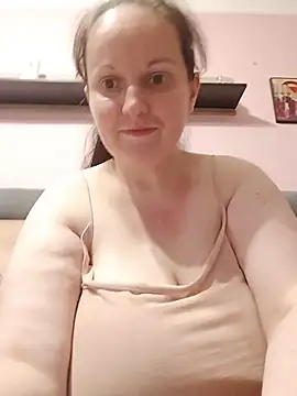 BustyLadyAlma webcam