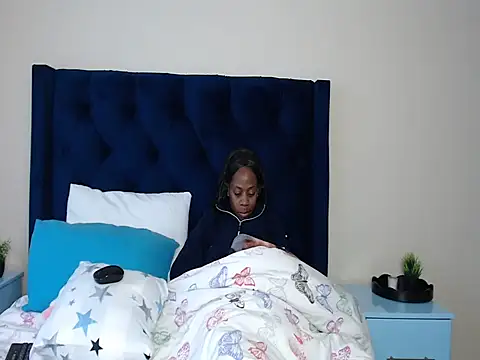 QUEENMANDYY webcam