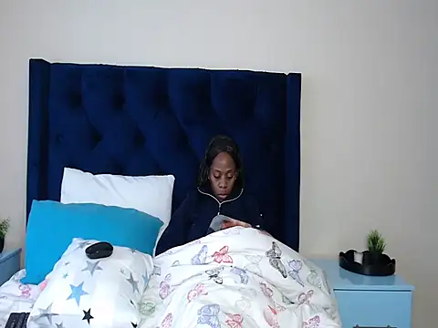 QUEENMANDYY webcam
