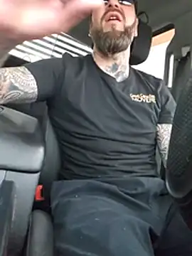 Beardedtattood webcam