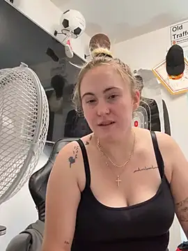 BaddieRiRi224 webcam