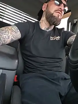 Beardedtattood webcam