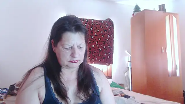 ExtasyMature live cam on StripChat