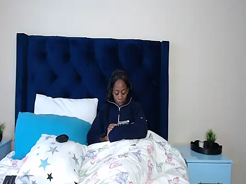 QUEENMANDYY webcam